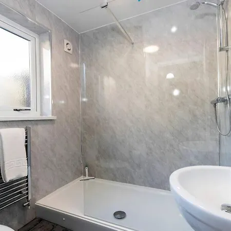 Enfield Apartament