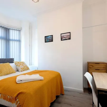 Enfield Apartament